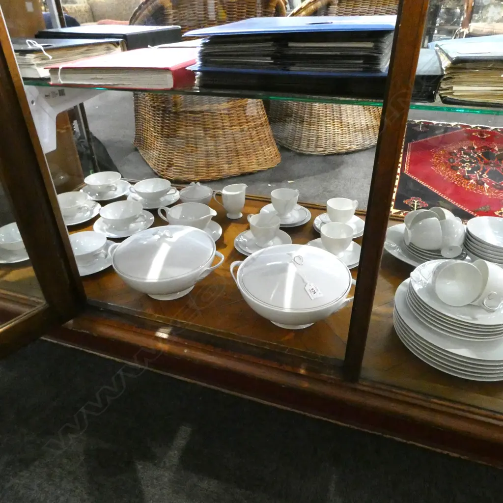 HUTSCHENREUTHER FLEURON BURGUND DINNER SERVICE Image 1++