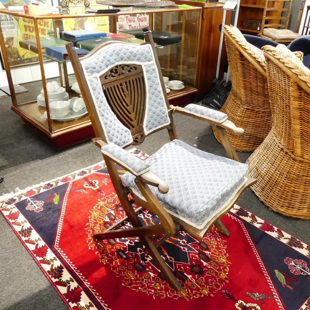 VICTORIAN STYLE FOLDING CHAIR Image 1++