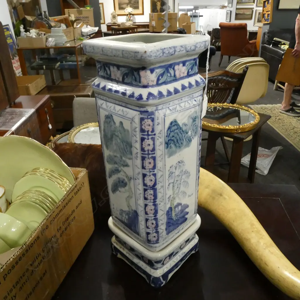 ORIENTAL VASE ON STAND H.430mm Image 1++