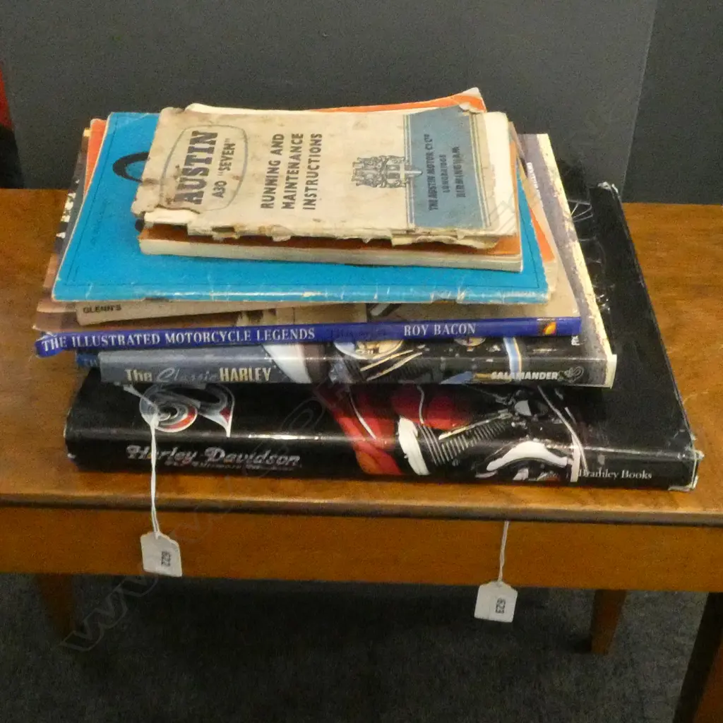 10 VEHICLE REFERENCE BOOKS  Image 1++