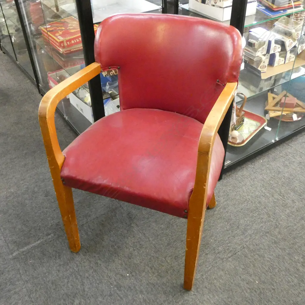 RED VINYL ARMCHAIR Image 1++