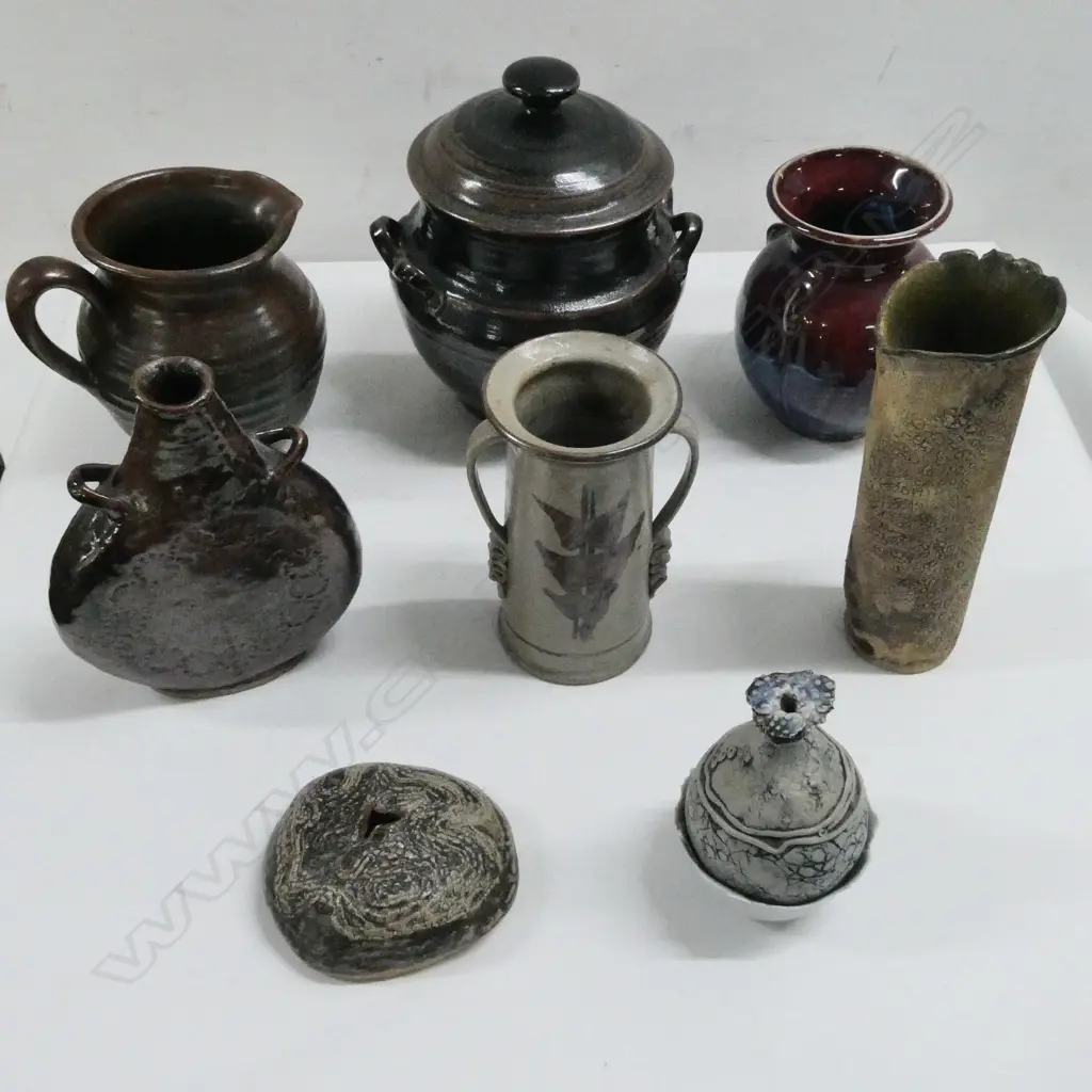ASST NZ STUDIO POTTERY  Image 1++