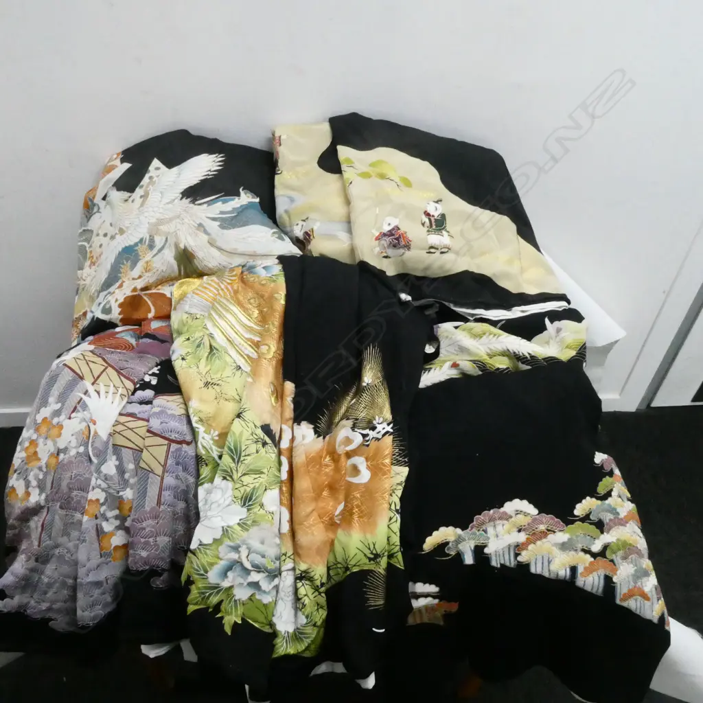 7 BLACK KIMONO / YUKATA JACKETS Image 1++