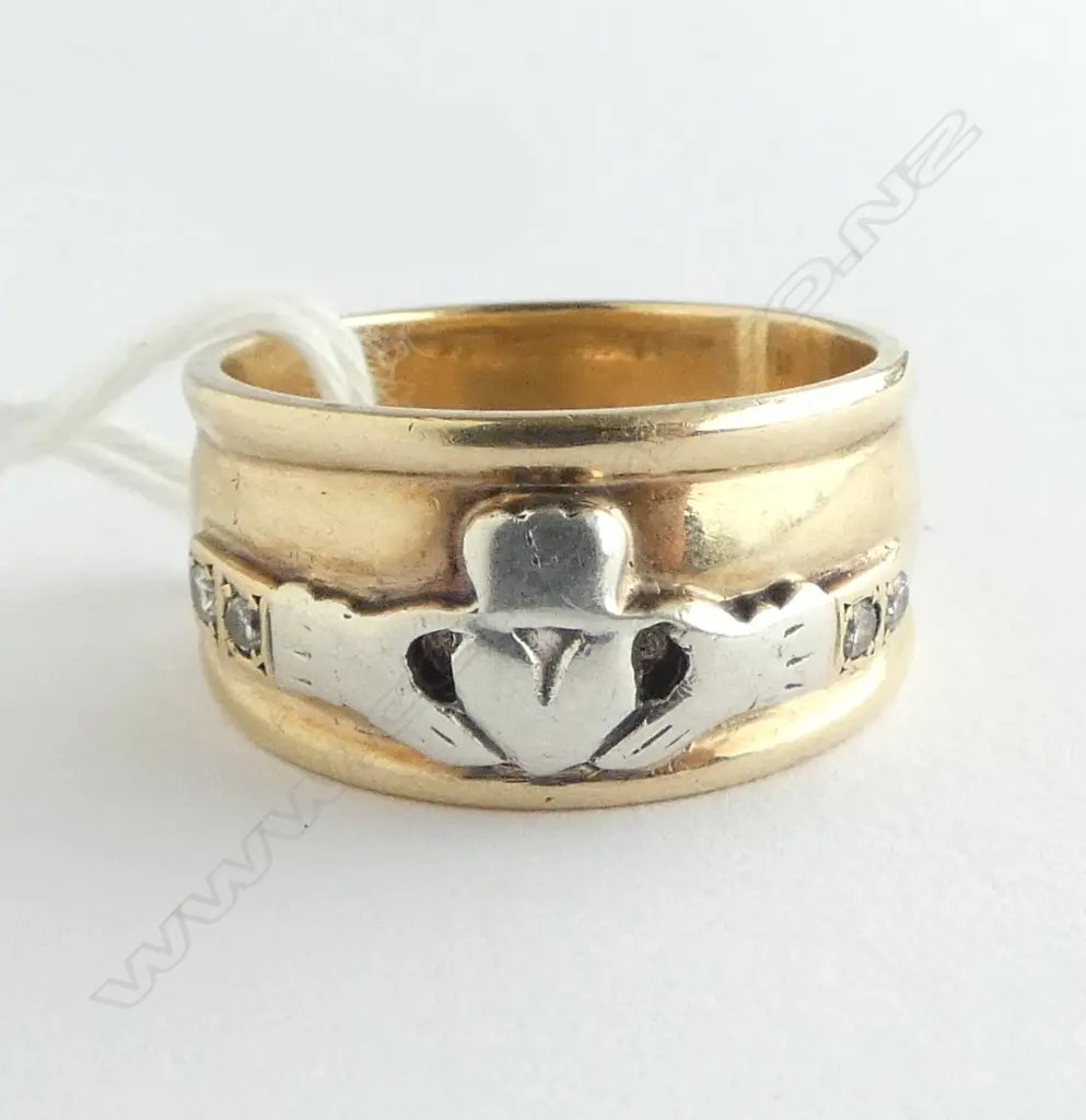 9ct GOLD & 4 DIAMOND CLADDAH RING 7.39gms Image 1++