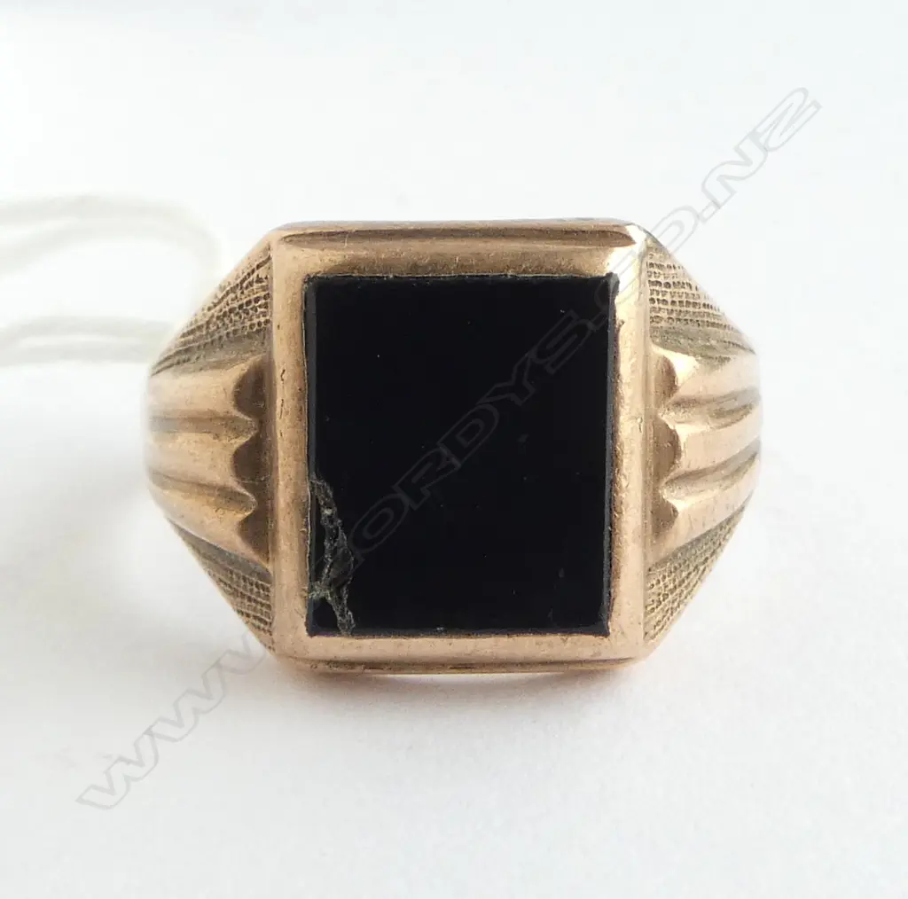 9ct ROSE GOLD ONYX SIGNET RING shank bent 6.67gms stone with faults size W Image 1++