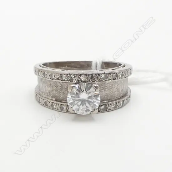 **RTV** 18CT WHITE GOLD SOLITAIRE MOISSANITE RING O.40CT + NATURAL DIAMONDS SET TO THE SIDES 9.5gms SIZE L