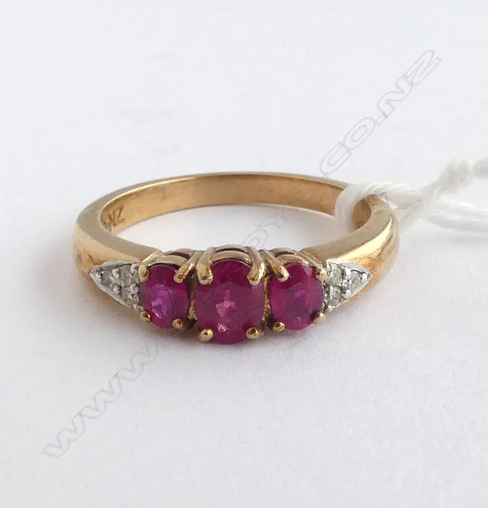 9ct YELLOW GOLD & 3 RUBY ? & DIAMOND RING 4gms SIZE O Image 1++