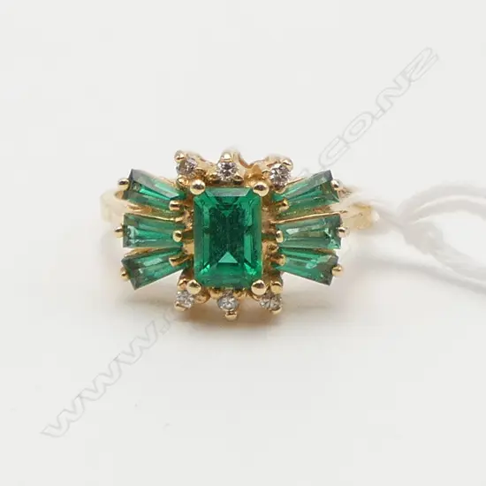 14ct gold GREEN CREATED EMERALDS CLUSTER RING 3.6gms SIZE L