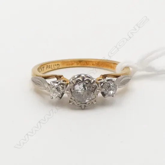VINTAGE 18ct GOLD & 3 DIAMOND RING 2.68gms SIZE K