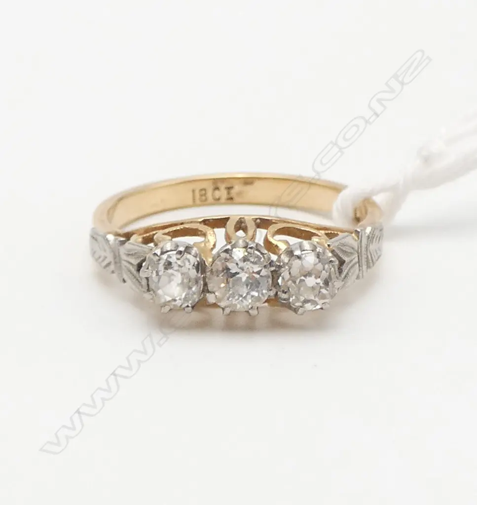 ESTATE 18ct 3 STONE OLD DIAMOND RING 2.6gms SIZE O Image 1++