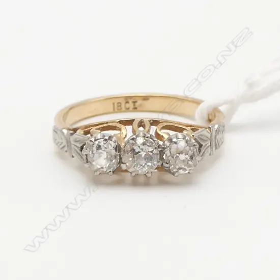 ESTATE 18ct 3 STONE OLD DIAMOND RING 2.6gms SIZE O