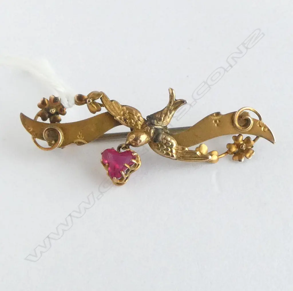 EDWARDIAN 9ct SWALLOW BROOCH W RED STONE DROP 2.17gms Image 1++