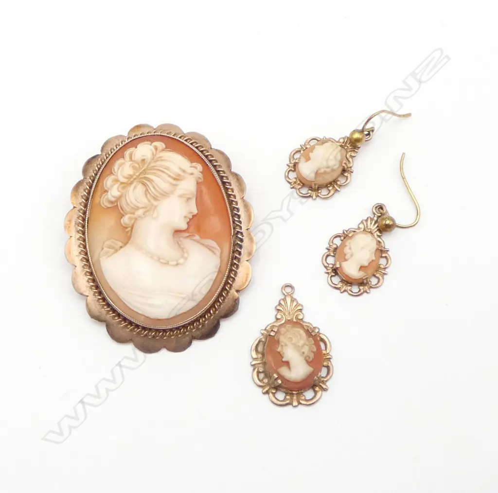 9ct CAMEO BROOCH, PENDANT & EARRINGS Image 1++