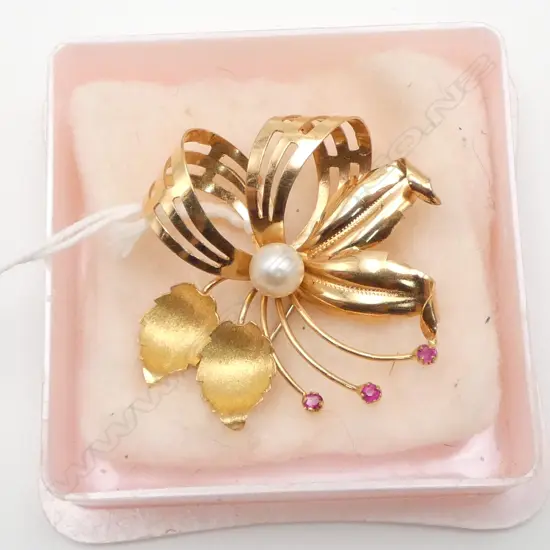 14CT GOLD PEARL AND RUBY BROOCH 9gm