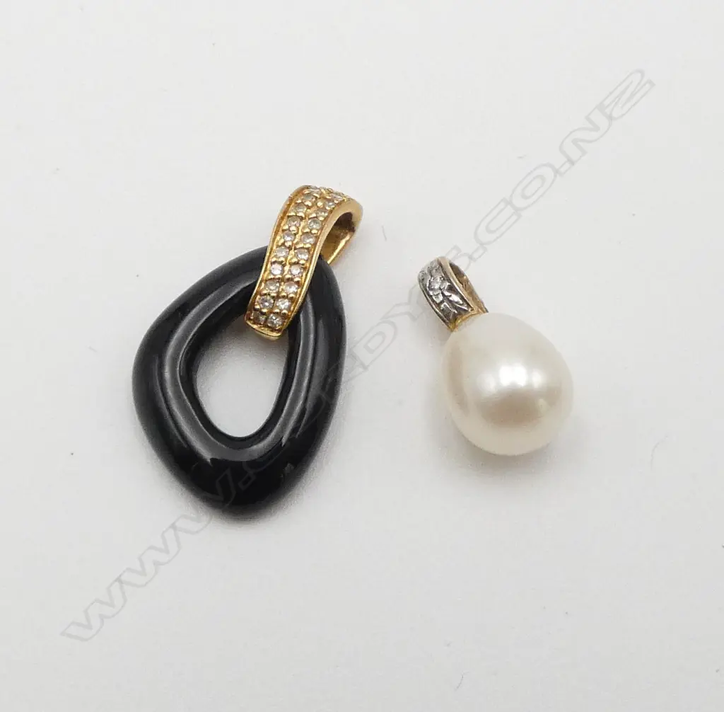 2 PENDANTS; 18ct DIAMOND &  ONYX 9ct FRESHWATER PEARL Image 1++