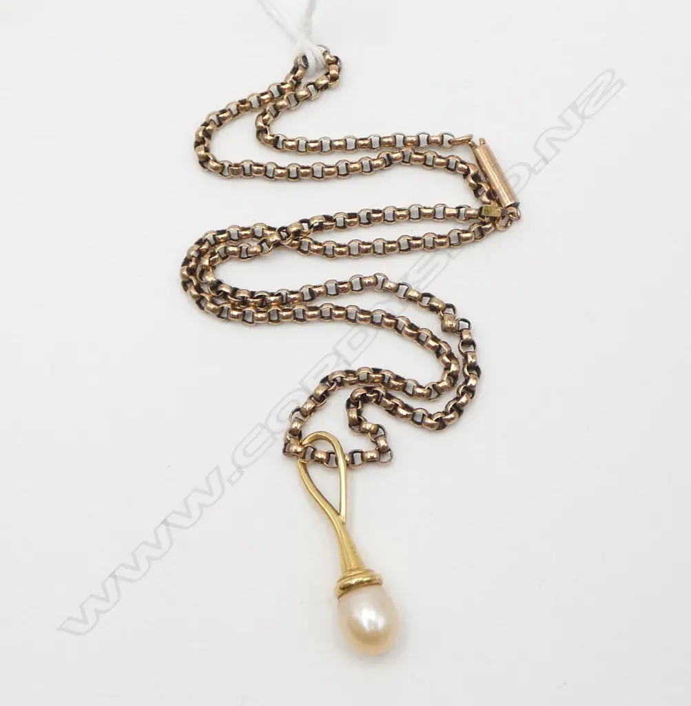 18ct YELLOW GOLD & cultured PEARL PENDANT 2.8gms on 9ct rose GOLD CHAIN 5.6gms Image 1++