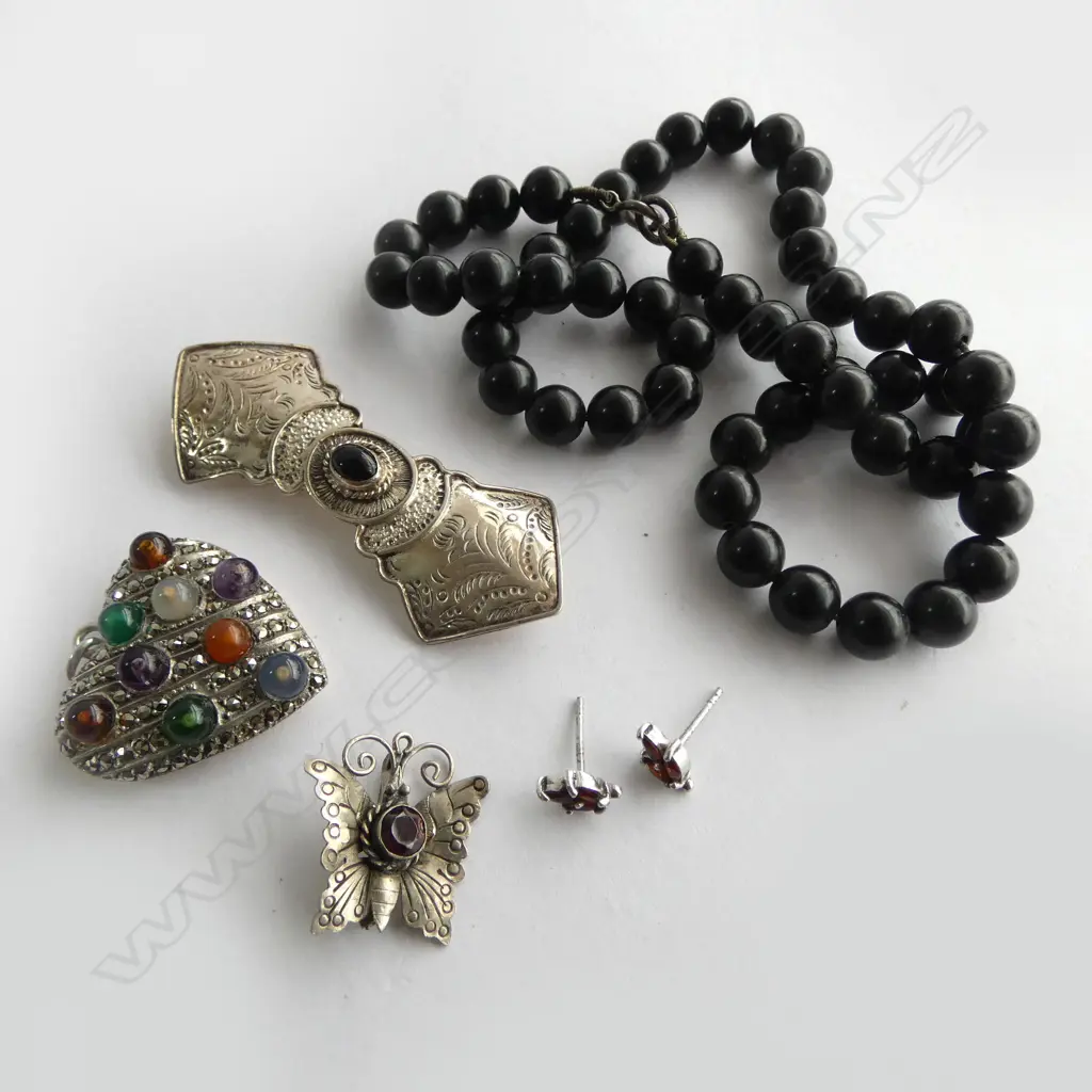 SILVER MARCASITE & GEMSTONE HEART PENDANT/SILVER GARNET BROOCH & EARRINGS/OBSIDIAN BEAD NECKLAND & SILVER BROOCH Image 1++