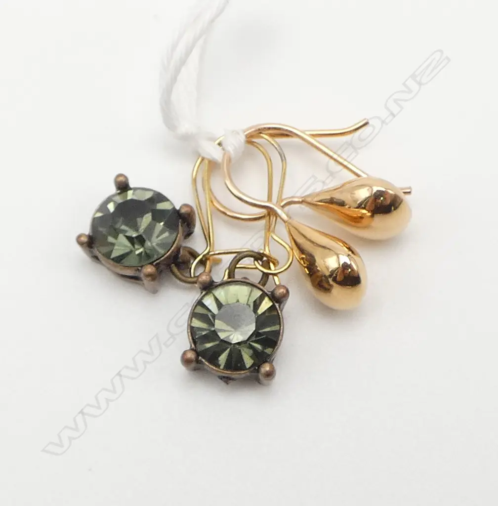 Pr. G/PLATE EARRINGS 1.36gm & Pr S/Gilt EARRINGS Image 1++