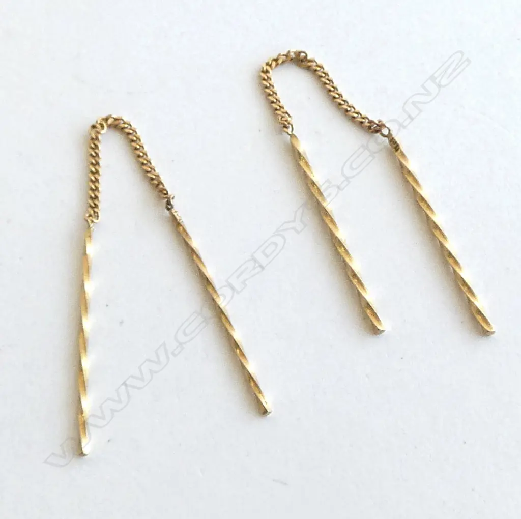 9ct yellow GOLD THREAD TWIST BAR DROP EARRINGS 1.09gms Image 1++