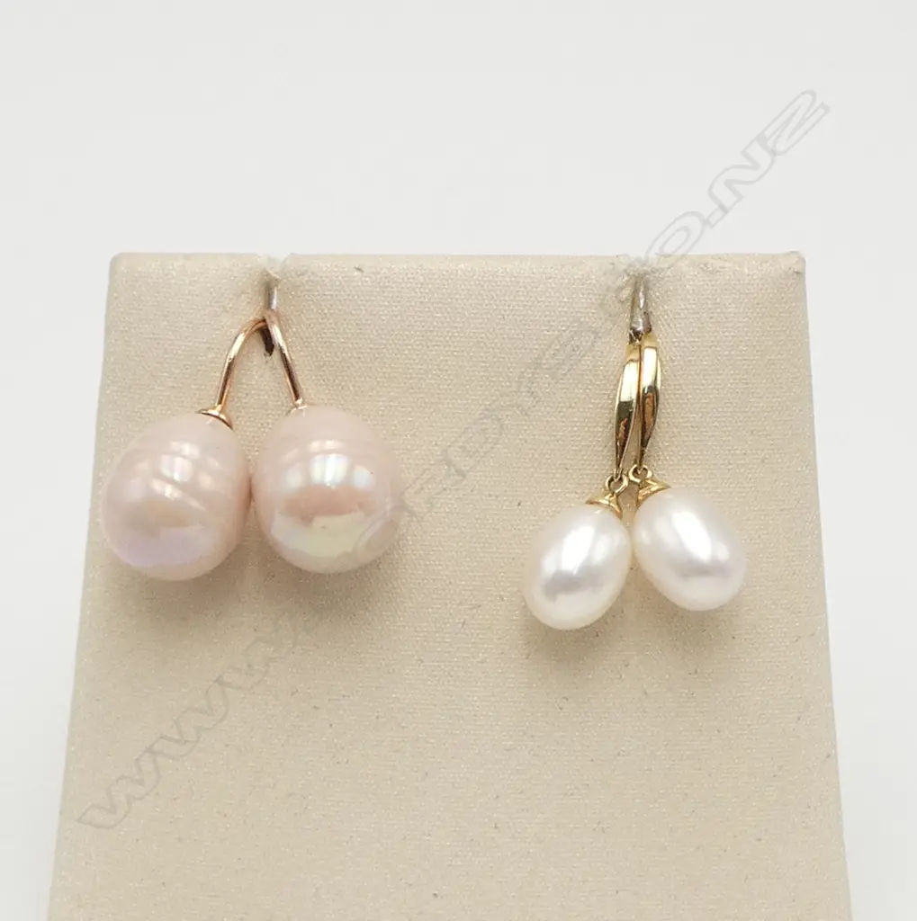 TWO PAIRS OF PEARL EARRINGS WITH 9CT GOLD HOOKS Image 1++