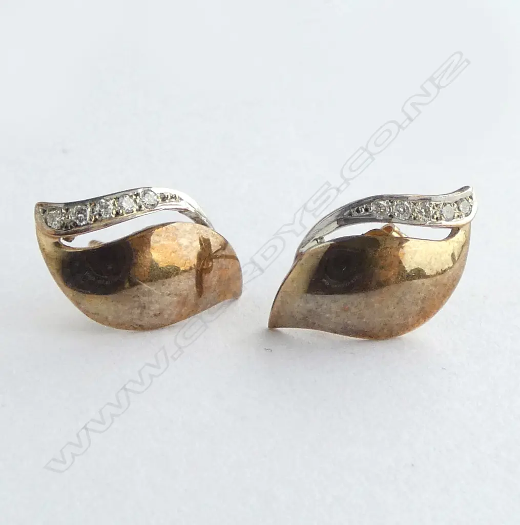 PR 9ct GOLD & DIAMOND LEAF FORM EARRINGS 2.2gms. As new old shop stock Image 1++