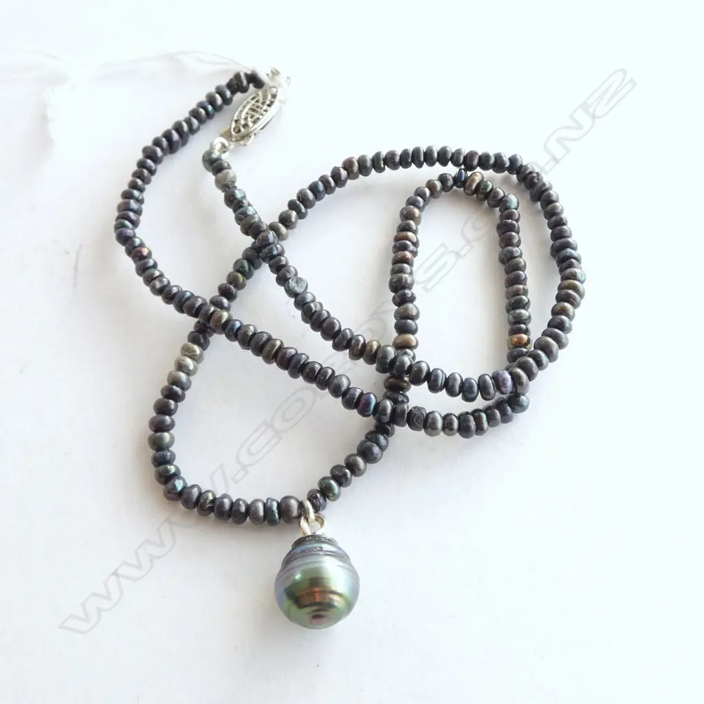   BLACK PEARL PENDANT ON FRESHWATER PEARL NECKLACE w. STG FITTINGS L.480mm Image 1++