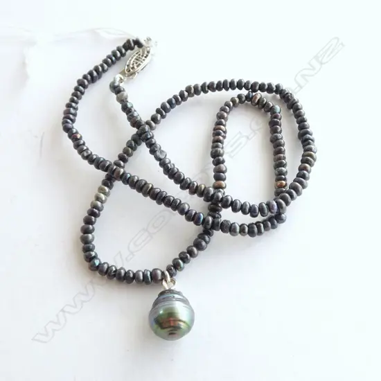   BLACK PEARL PENDANT ON FRESHWATER PEARL NECKLACE w. STG FITTINGS L.480mm