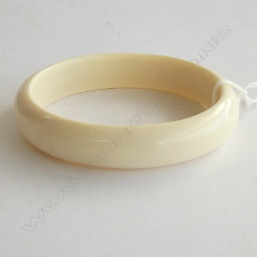 IVORY BANGLE Image 1++