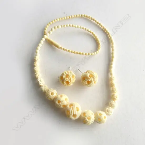 CARVED IVORY BEAD NECKLACE AND A PAIR OF EARRINGS