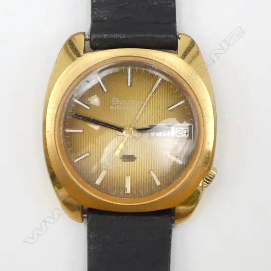 VINTAGE BULOVA ACCUQUARTZ GENT'S GOLD PLATE & stainless WRISTWATCH w leather strap. c.1970. Working