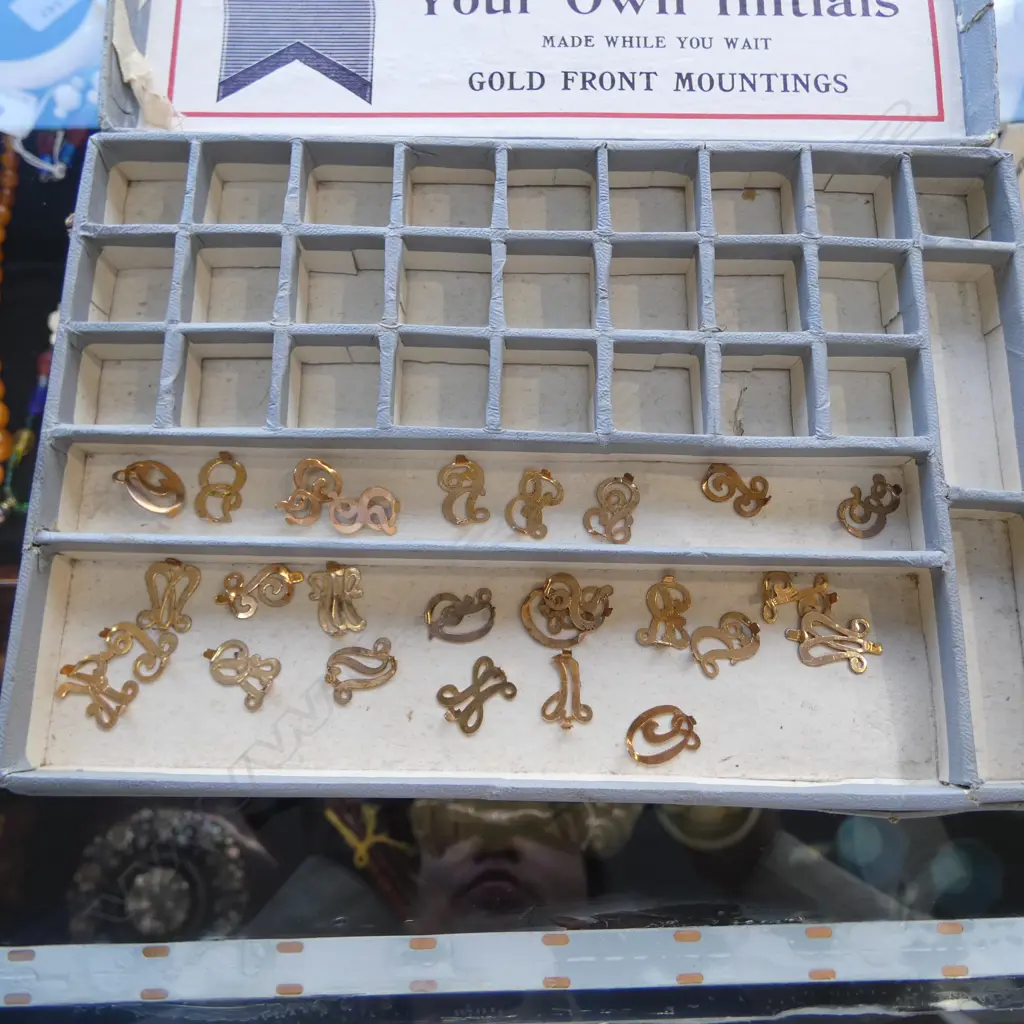 26 GOLD LETTERS 6.74gms Image 1++