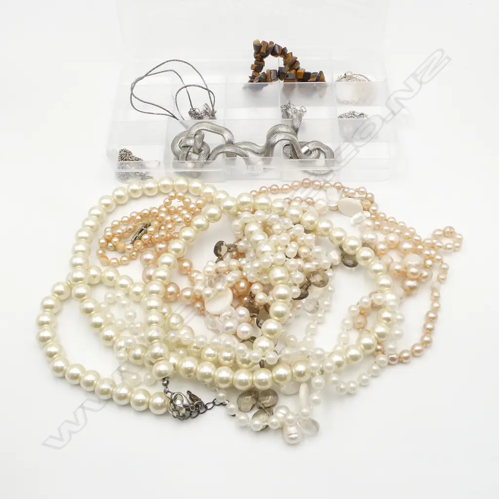 ASST. COSTUME JEWELLERY  Image 1++
