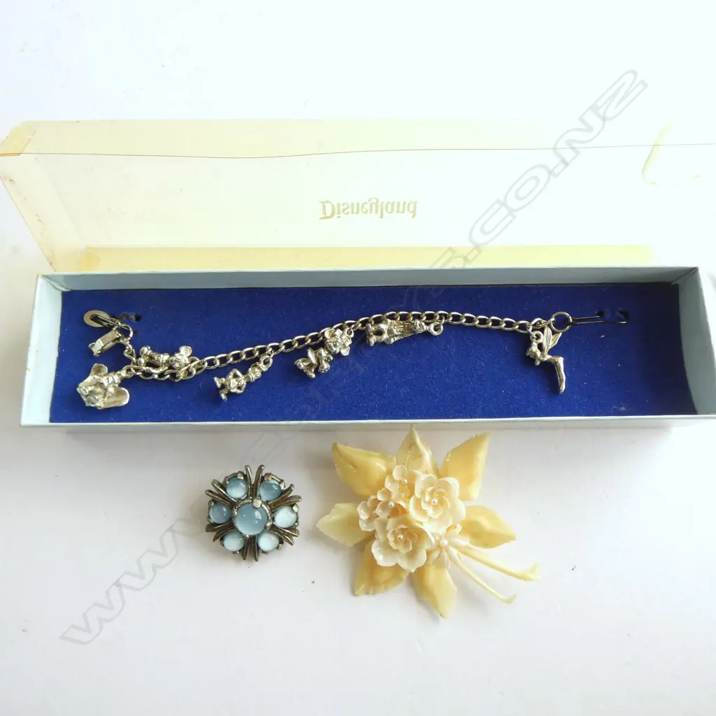 VINTAGE WALT DISNEY CHARM BRACELET, SILVER? BROOCH & PLASTIC FLOWER BROOCH Image 1++