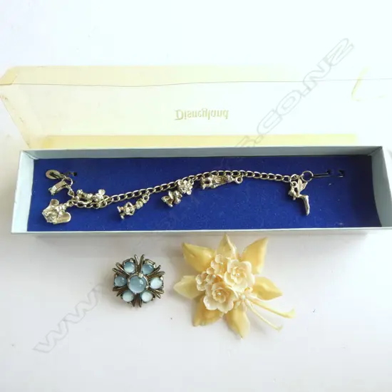 VINTAGE WALT DISNEY CHARM BRACELET, SILVER? BROOCH & PLASTIC FLOWER BROOCH
