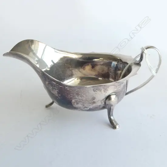 SILVER GRAVY BOAT Sheffield 1961. 109gms