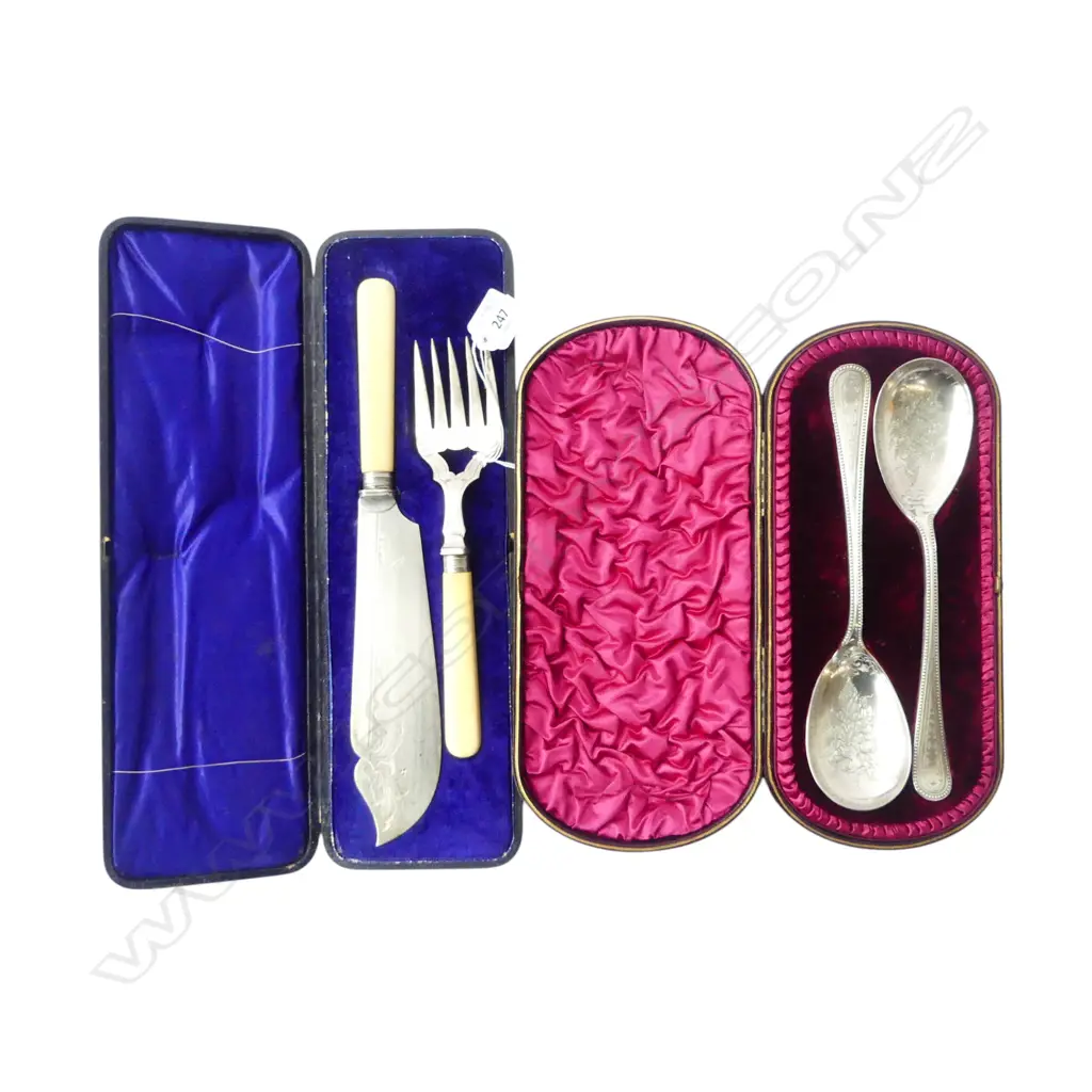 2 SETS CASED EP SERVERS; PR SPOONS, FISH SERVERS W.350mm Image 1++