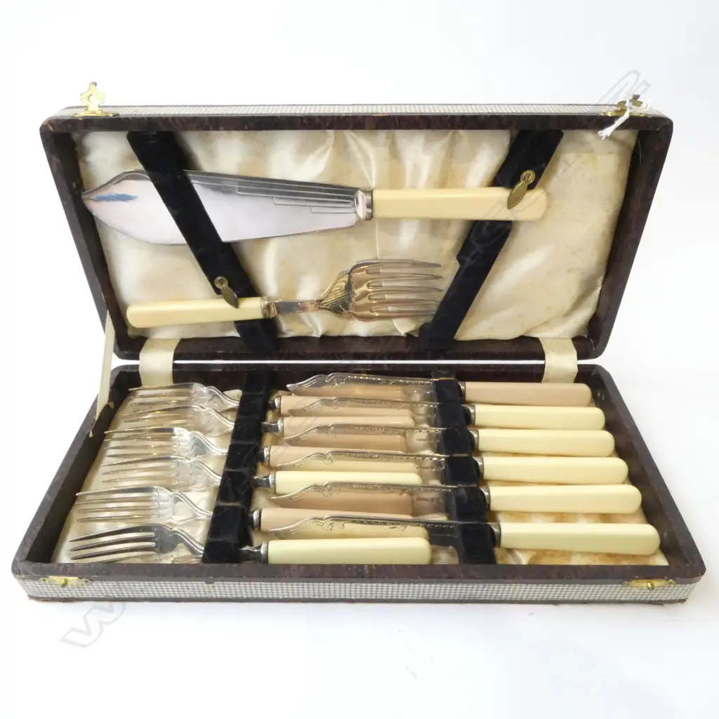 CANTEEN OF ENGLISH EP FISH CUTLERY Image 1++