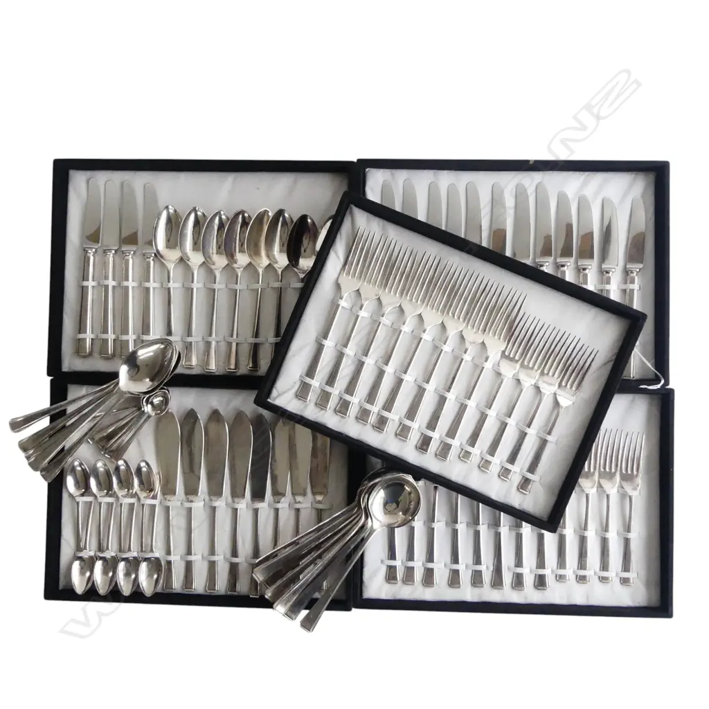 8 PLACE 86 PCE 'WARRISS PLATE' CUTLERY SET INCL. 5 TRAYS Image 1++