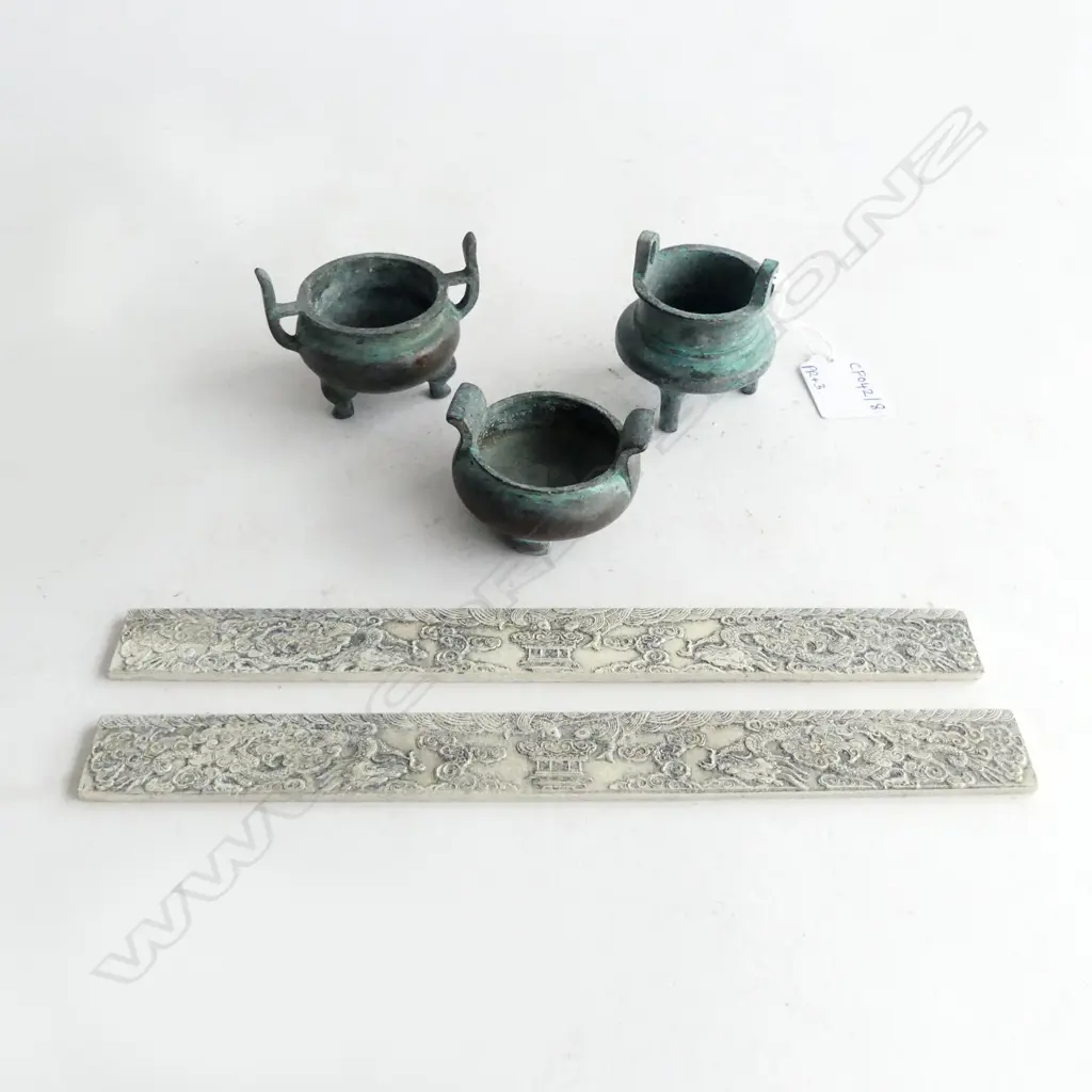 3 ORIENTAL INCENCE BURNERS + 2 METAL PLAQUES L.230mm Image 1++