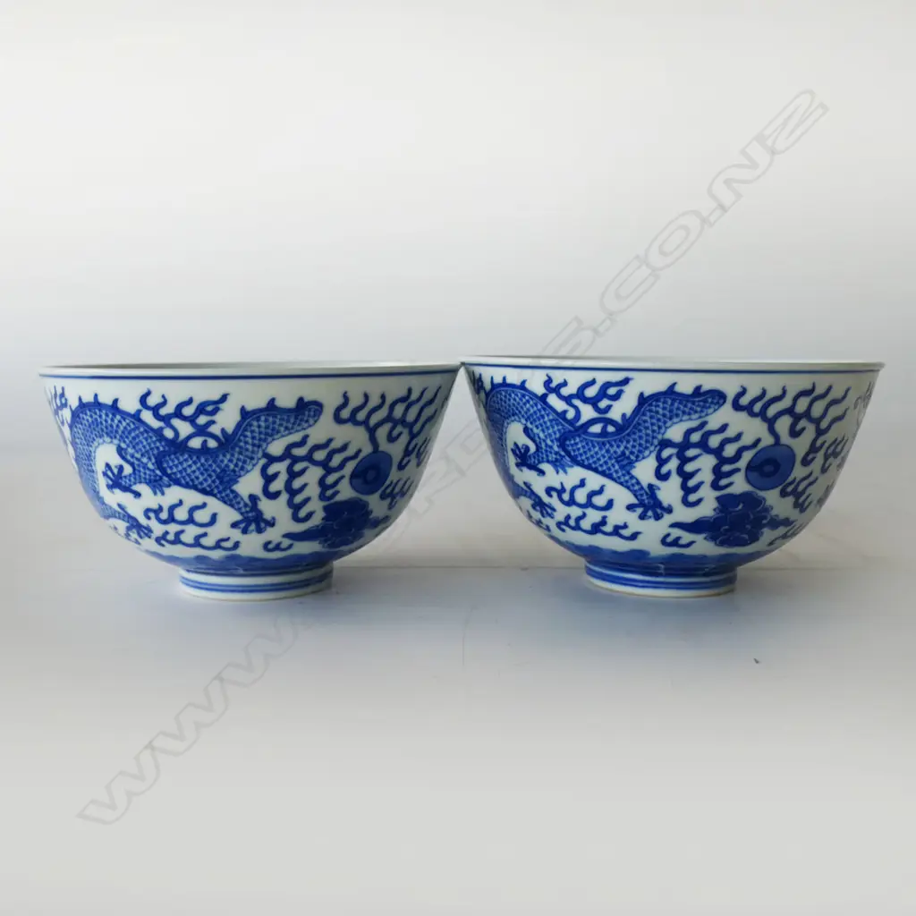 NEAR PAIR GUANGXU MARK BLUE & WHITE BOWLS each with 2 dragons w 5 claws. Dia.112mm Image 1++