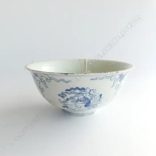 19thC ? CHINESE B & W BOWL 6 character mark. Dia.128mm. Some rubbing to rim