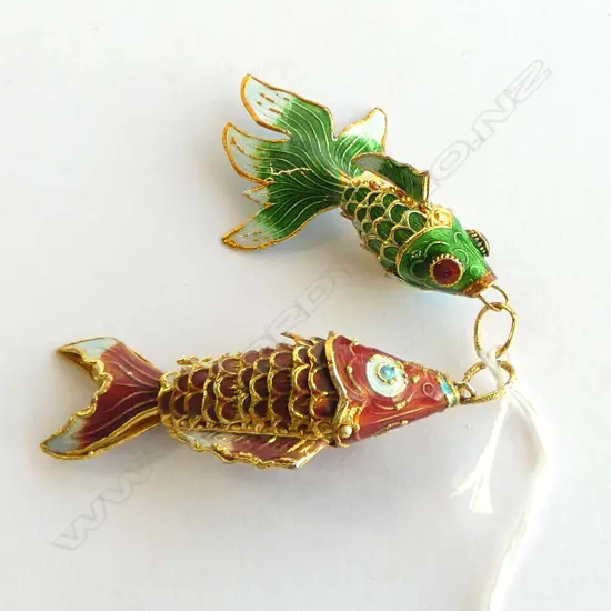 2 ENAMEL ARTICULATED FISH PENDANTS L.65mm