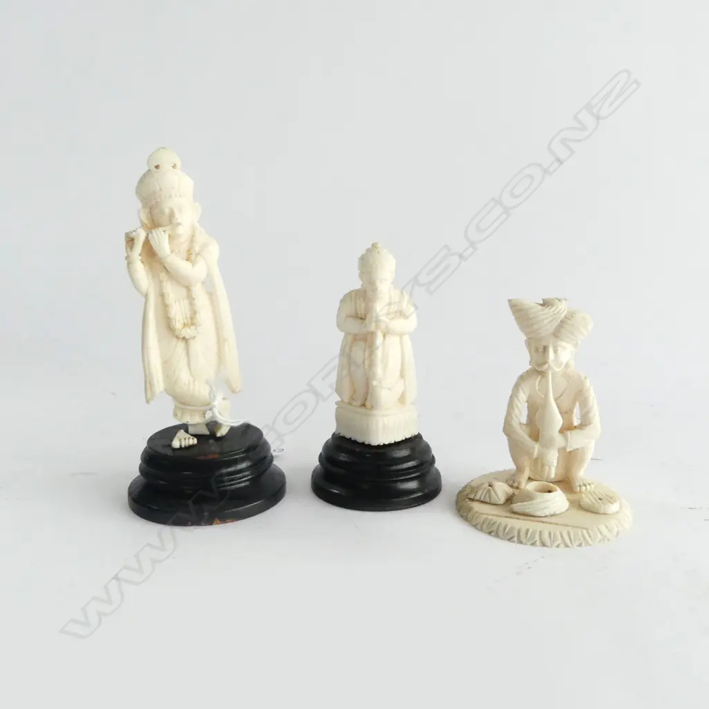 3 SMALL CARVED IVORY INDIAN FIGURES minor faults. 2 on wooden bases. Tallest 100mm Image 1++