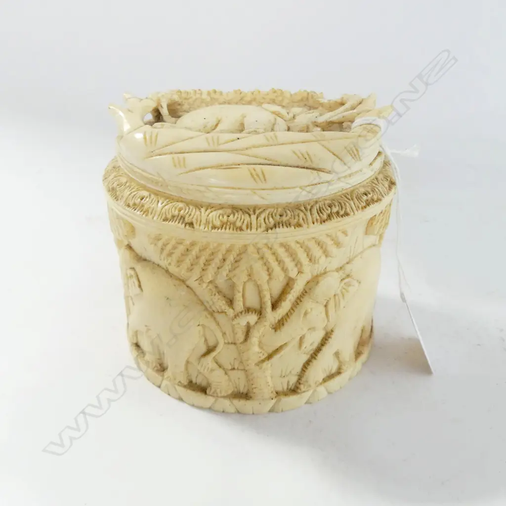 EARLY 20thC CARVED ELEPHANT LIDDED POT 110 x 100 x 105mm Image 1++