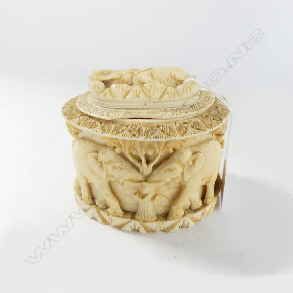 EARLY 20thC CARVED ELEPHANT LIDDED POT chip to lid & top rim115 x 95 x 95mm Image 1++