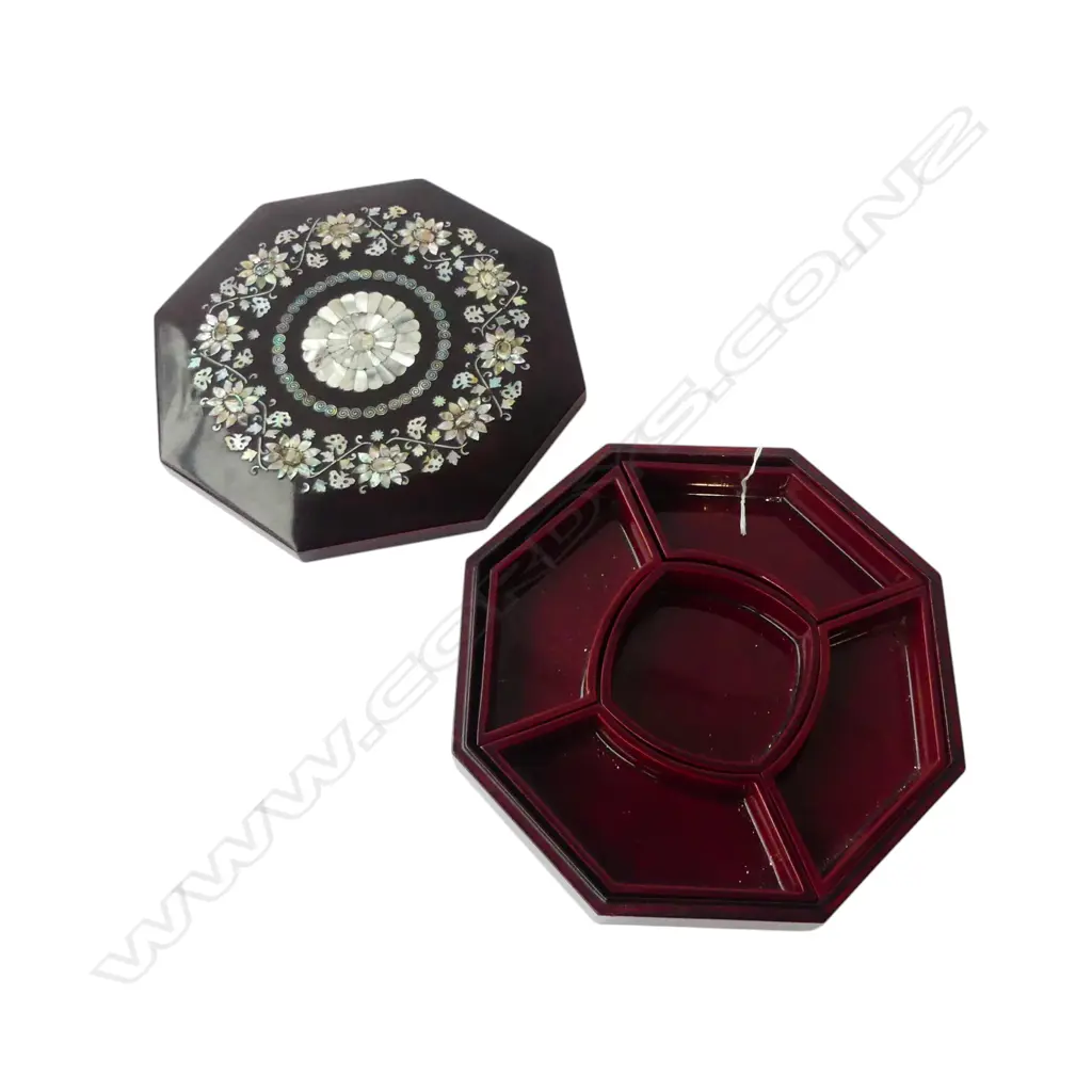 OCTAGONAL LACQUER LIDDED BOX WITH MOTHER OF PEARL DECORATION THE INTERIOR WITH COMPARTMENTS 250 x 55mm Image 1++