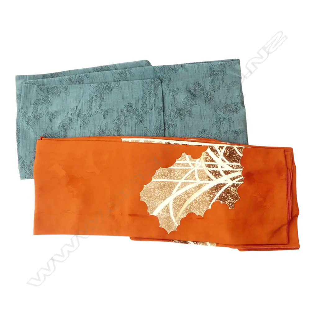 2 VINTAGE JAPANESE KIMONOS  Image 1++