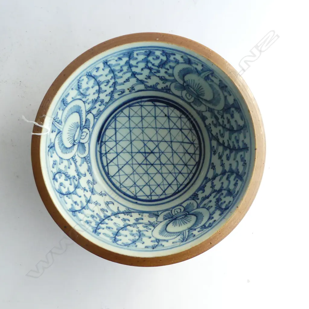 OLD CHINESE BATAVIA BROWN blue & white BOWL Dia.275mm. Tendril decoration. Image 1++