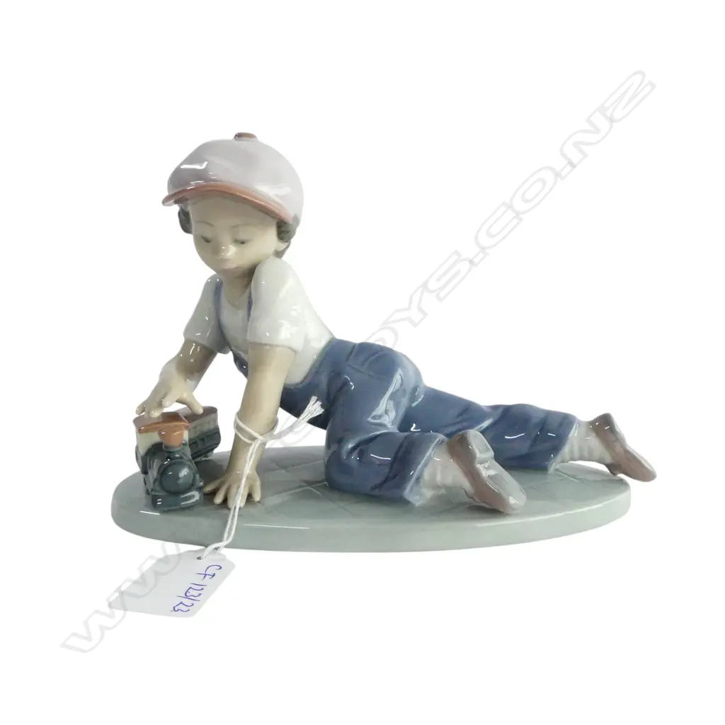 LLADRO #7619 'ALL ABOARD' H.125mm Image 1++