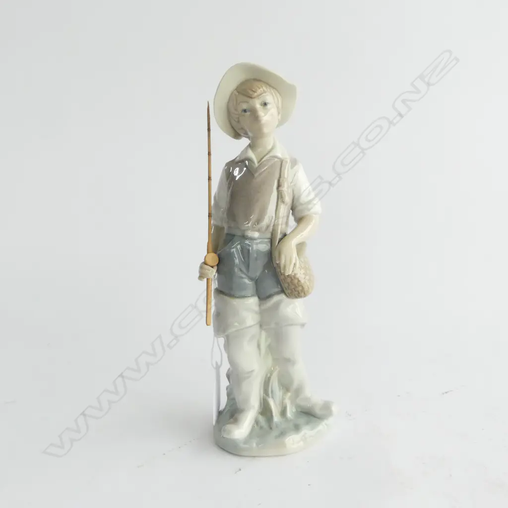 LLADRO 'FISHER BOY' FIGURE H.230mm Image 1++